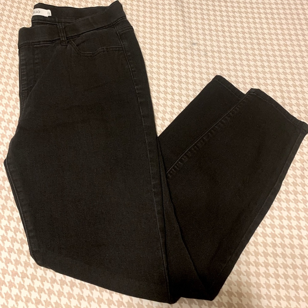 Cello pull on black jeans. Size XL. Great used condition.